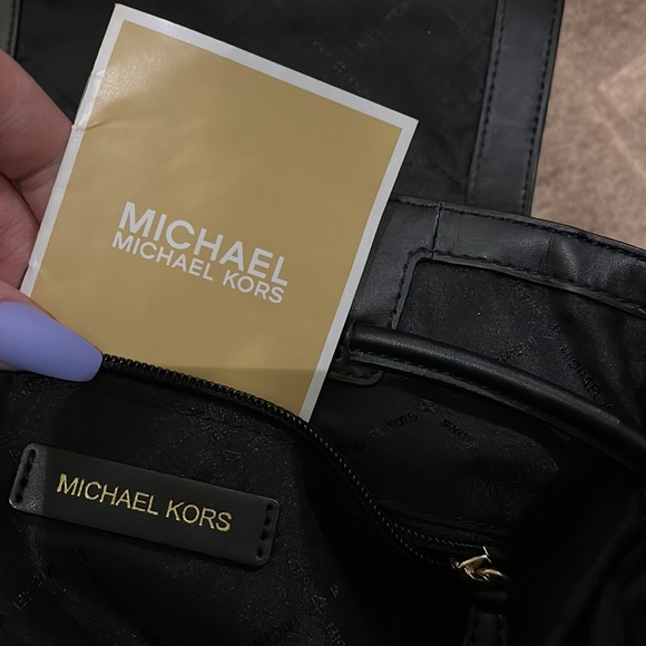 Medium size book bag Michael Kors black with gold zippers - Picture 2 of 3